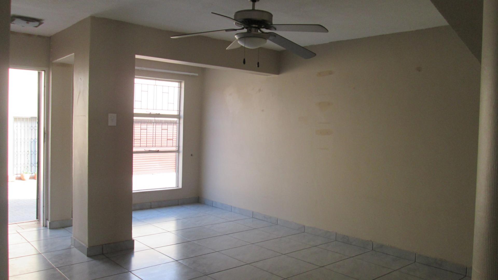 Lounges - 26 square meters of property in Vanderbijlpark