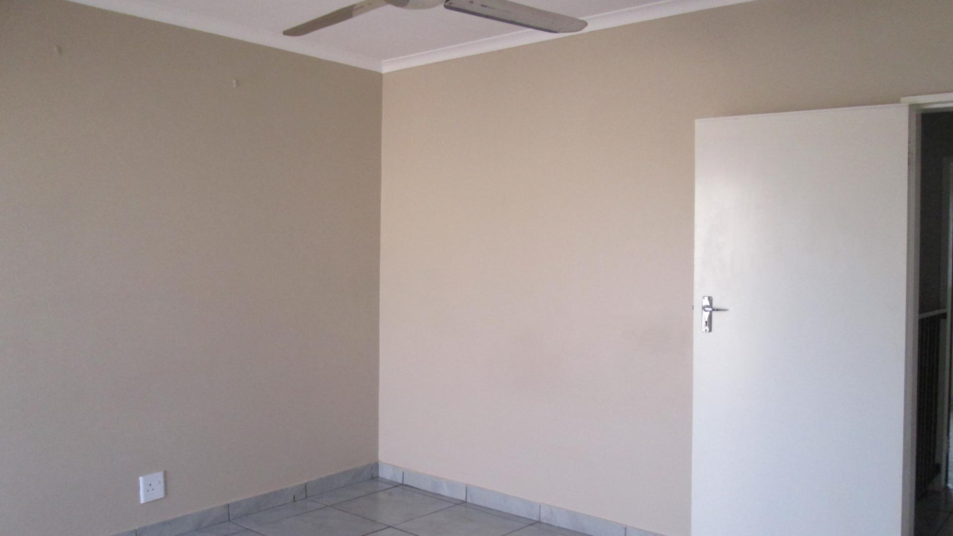 Main Bedroom - 16 square meters of property in Vanderbijlpark