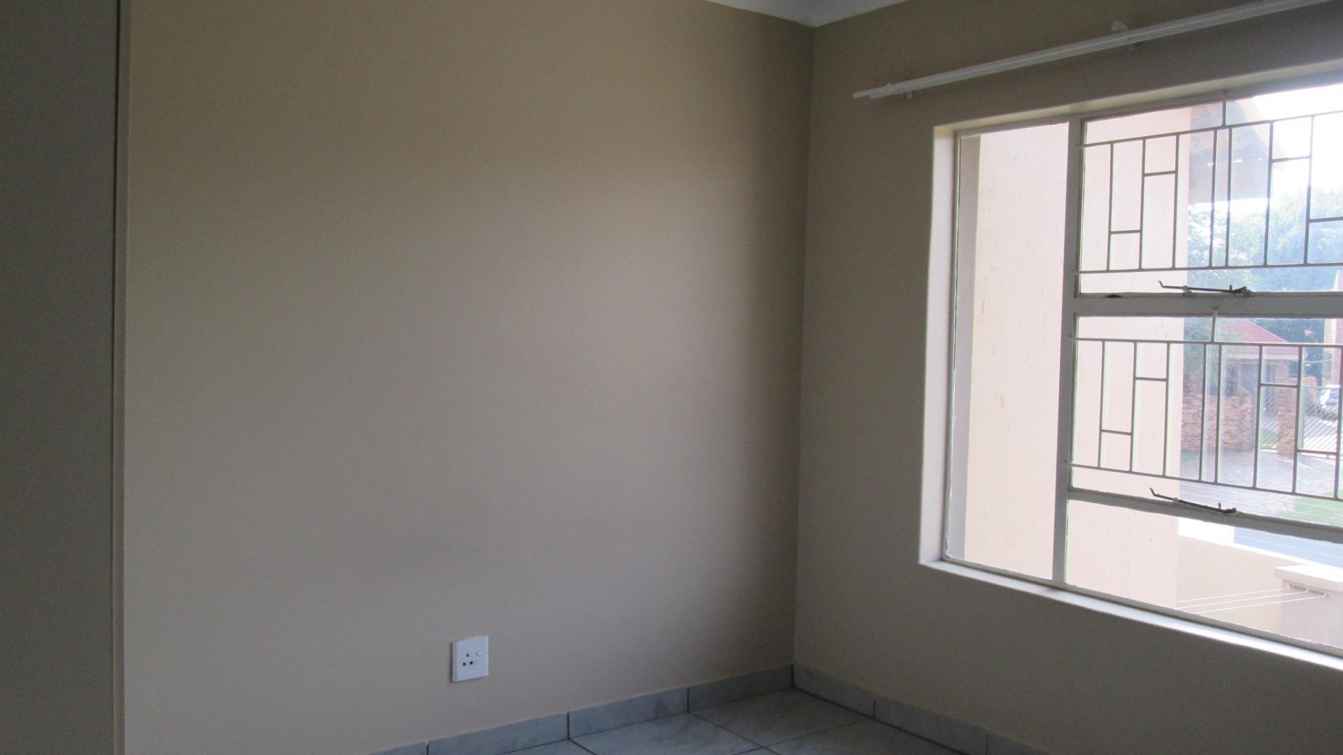 Bed Room 1 - 12 square meters of property in Vanderbijlpark