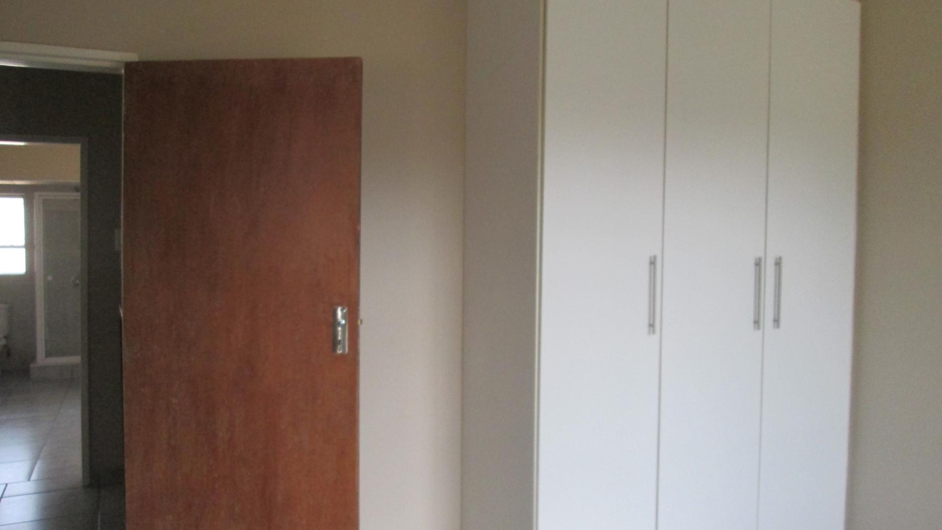 Bed Room 1 - 12 square meters of property in Vanderbijlpark