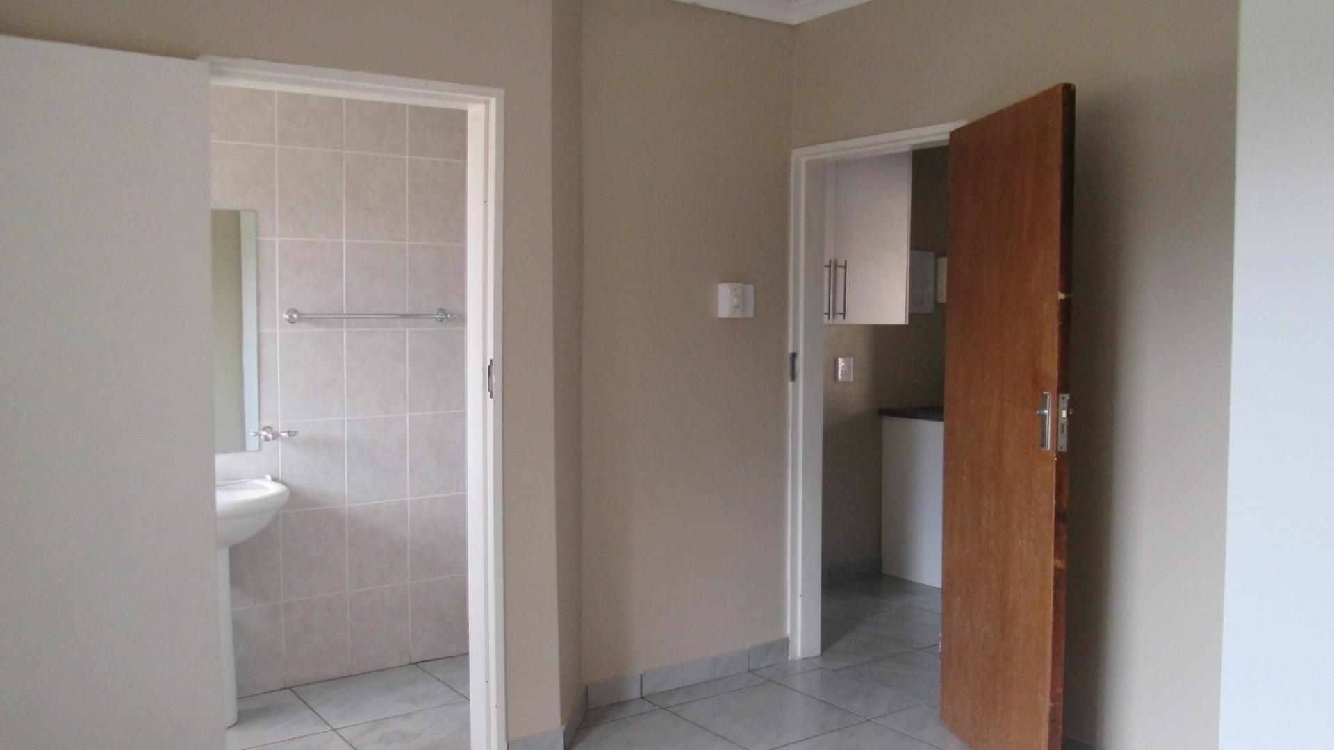 Bed Room 1 - 12 square meters of property in Vanderbijlpark