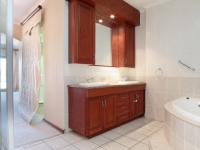 Main Bathroom - 13 square meters of property in Woodhill Golf Estate