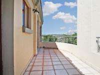 Balcony - 85 square meters of property in Woodhill Golf Estate