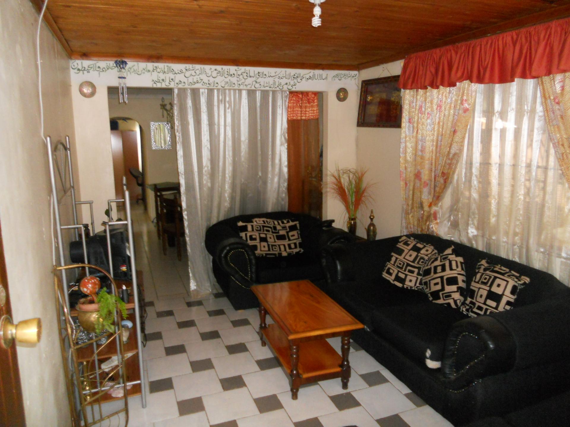 Lounges - 13 square meters of property in Copesville