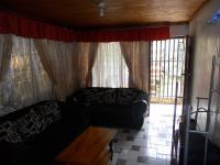 Lounges - 13 square meters of property in Copesville
