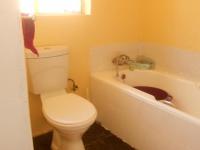 Main Bathroom - 6 square meters of property in Die Heuwel