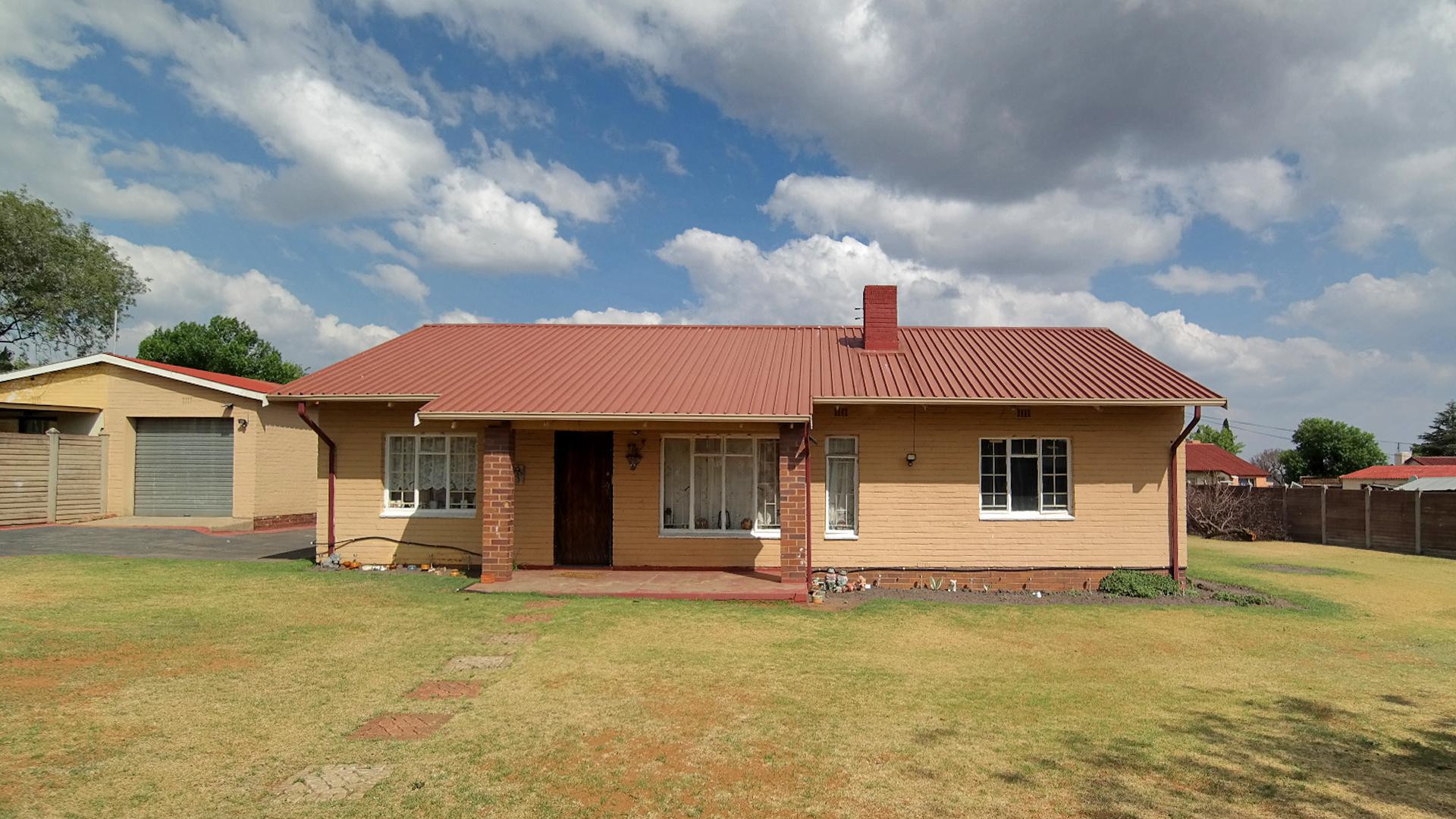 Front View of property in Emalahleni (Witbank) 