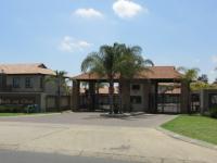Front View of property in Glen Marais