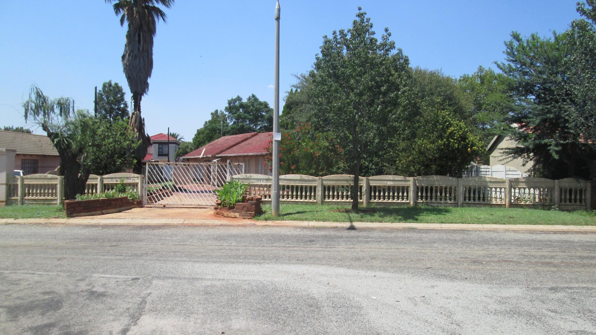 Front View of property in Boksburg