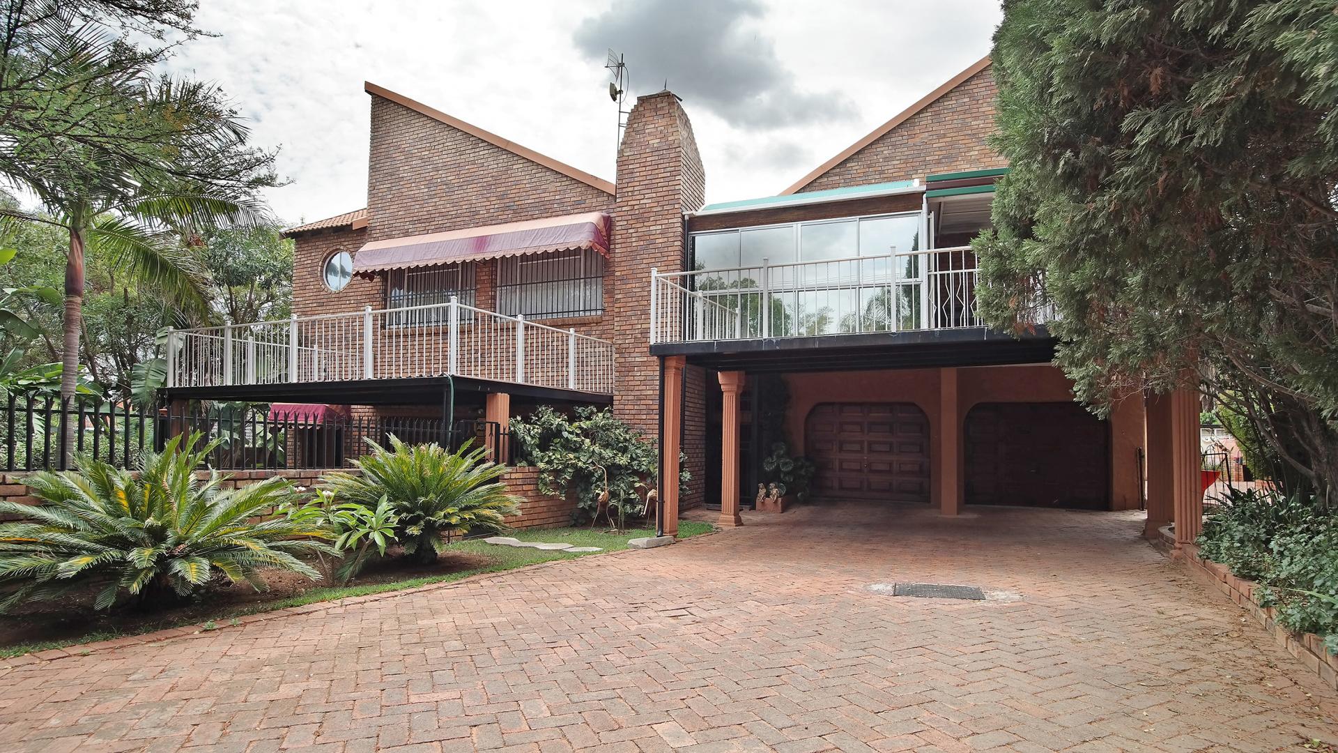 Front View of property in Constantia Glen