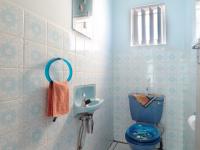 Bathroom 1 - 7 square meters of property in Constantia Glen