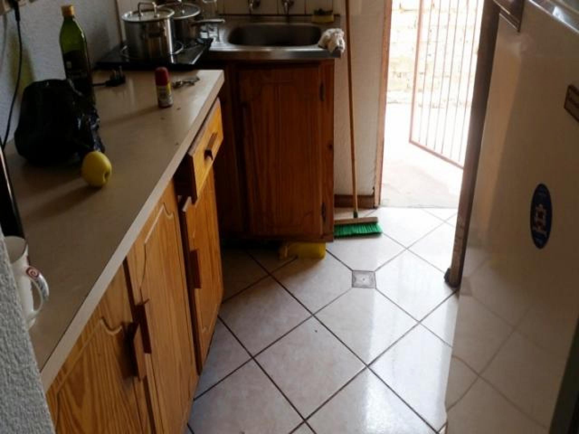 Kitchen of property in Kwa-Thema