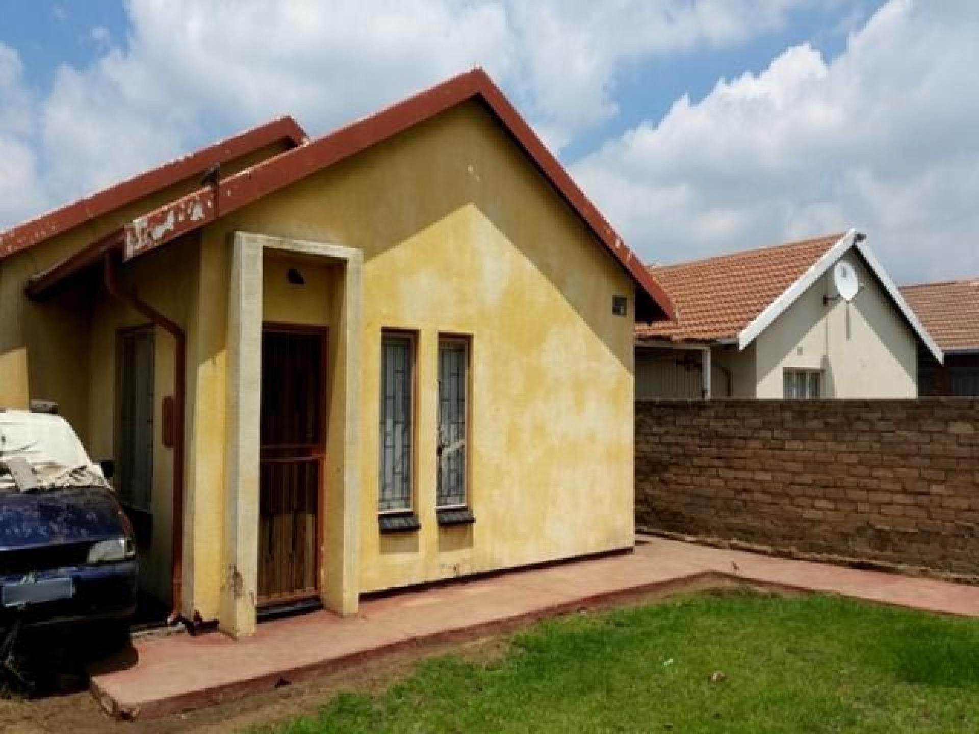 Front View of property in Kwa-Thema