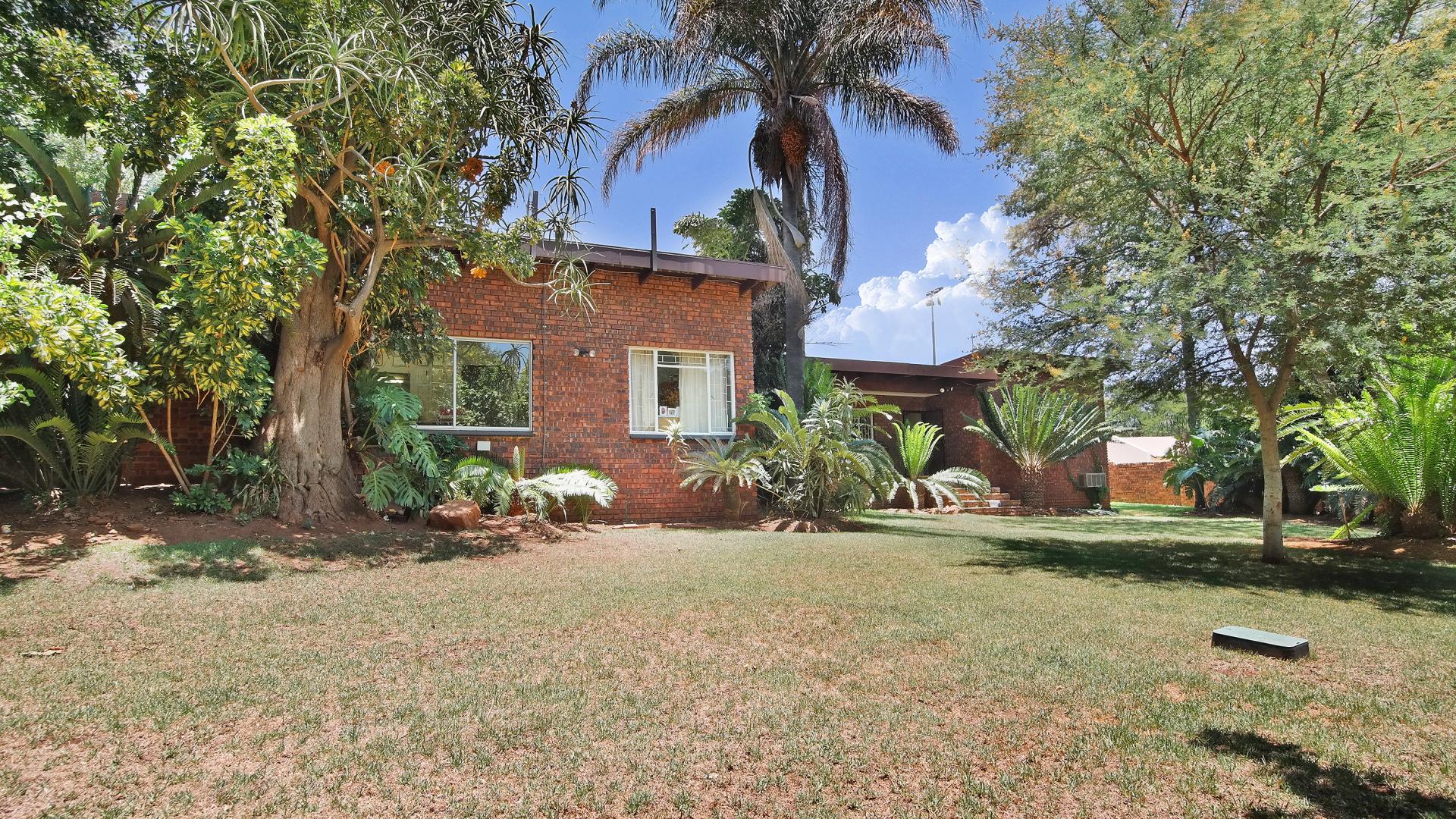 Front View of property in Waterkloof Glen