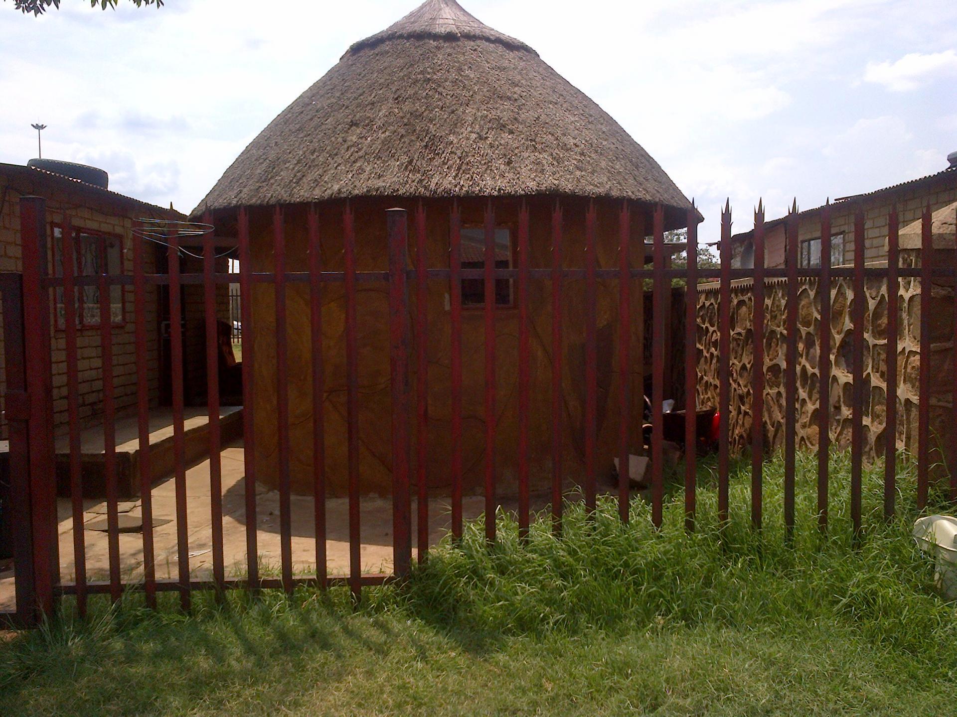 Front View of property in Tokologo