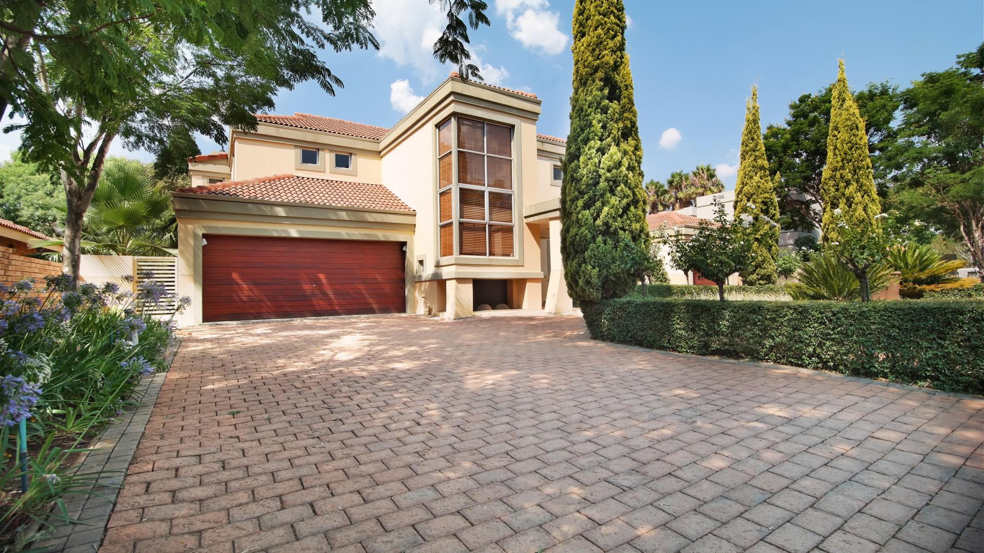 Front View of property in Silver Lakes Golf Estate