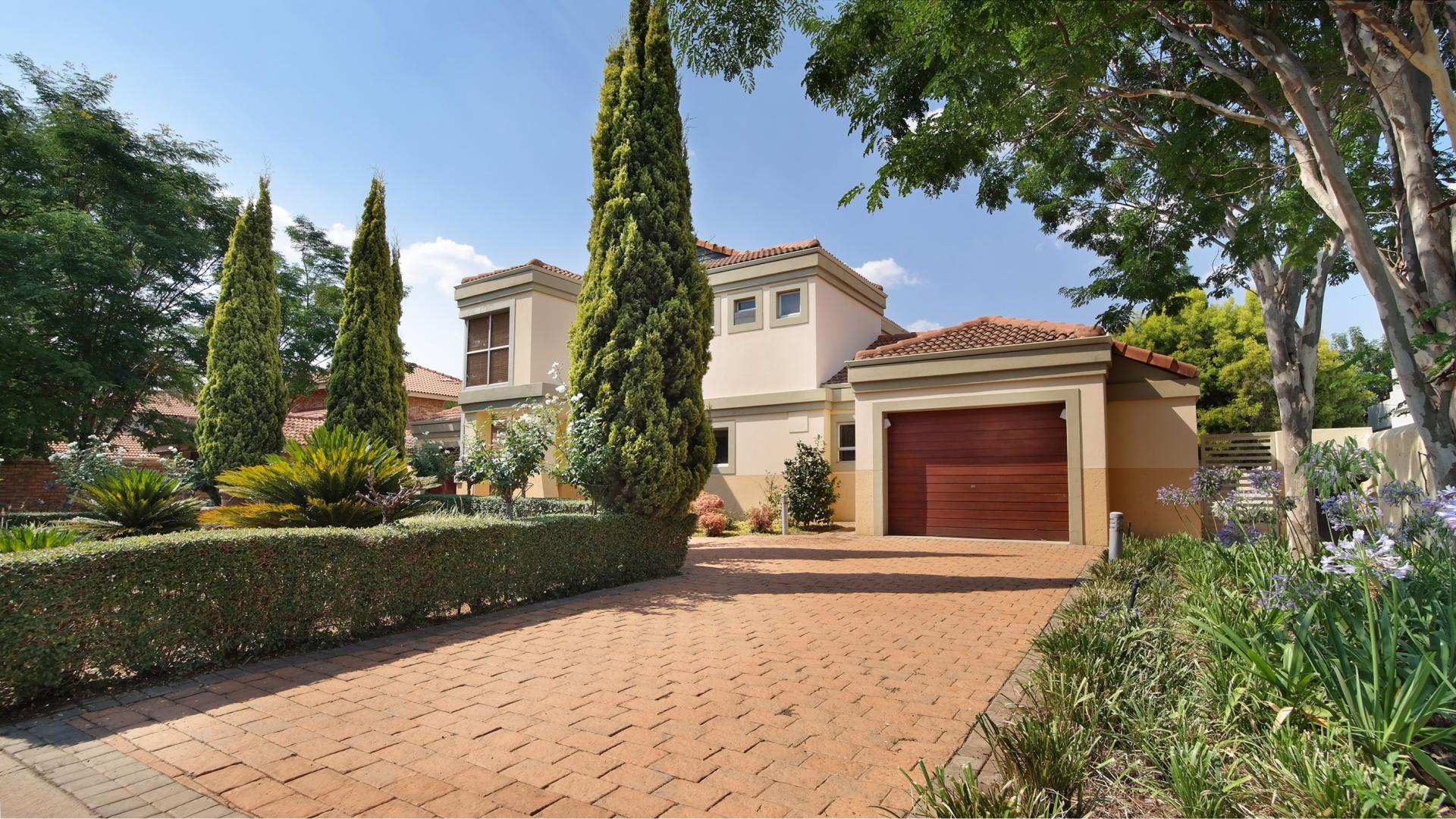 Front View of property in Silver Lakes Golf Estate