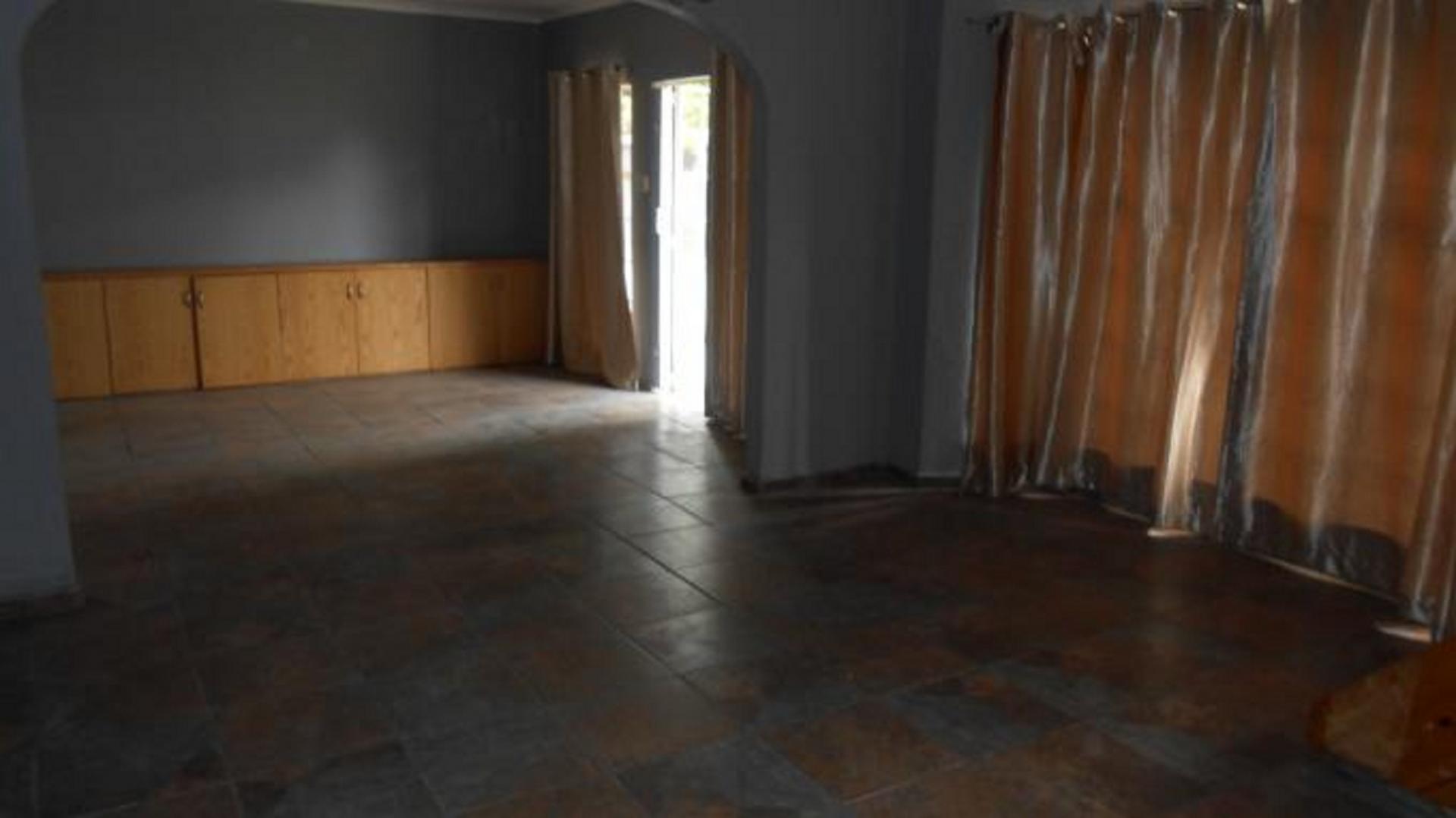 Lounges - 39 square meters of property in Bardene