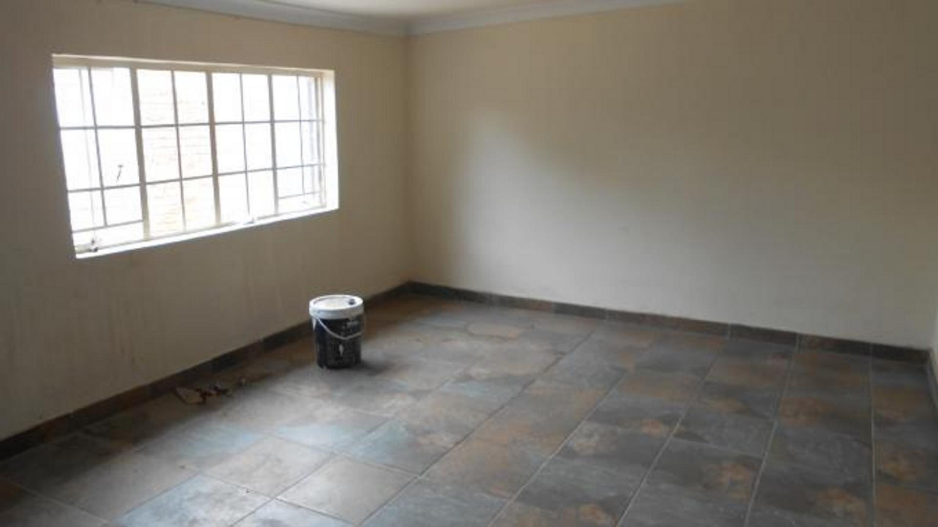 Spaces - 77 square meters of property in Bardene