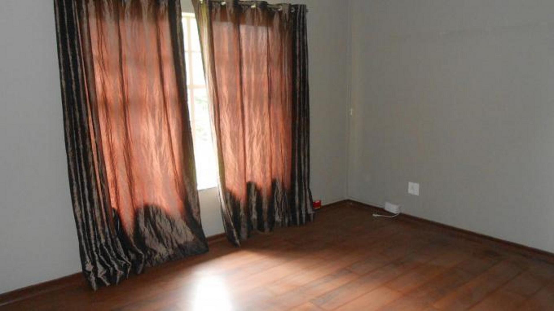 Main Bedroom - 21 square meters of property in Bardene