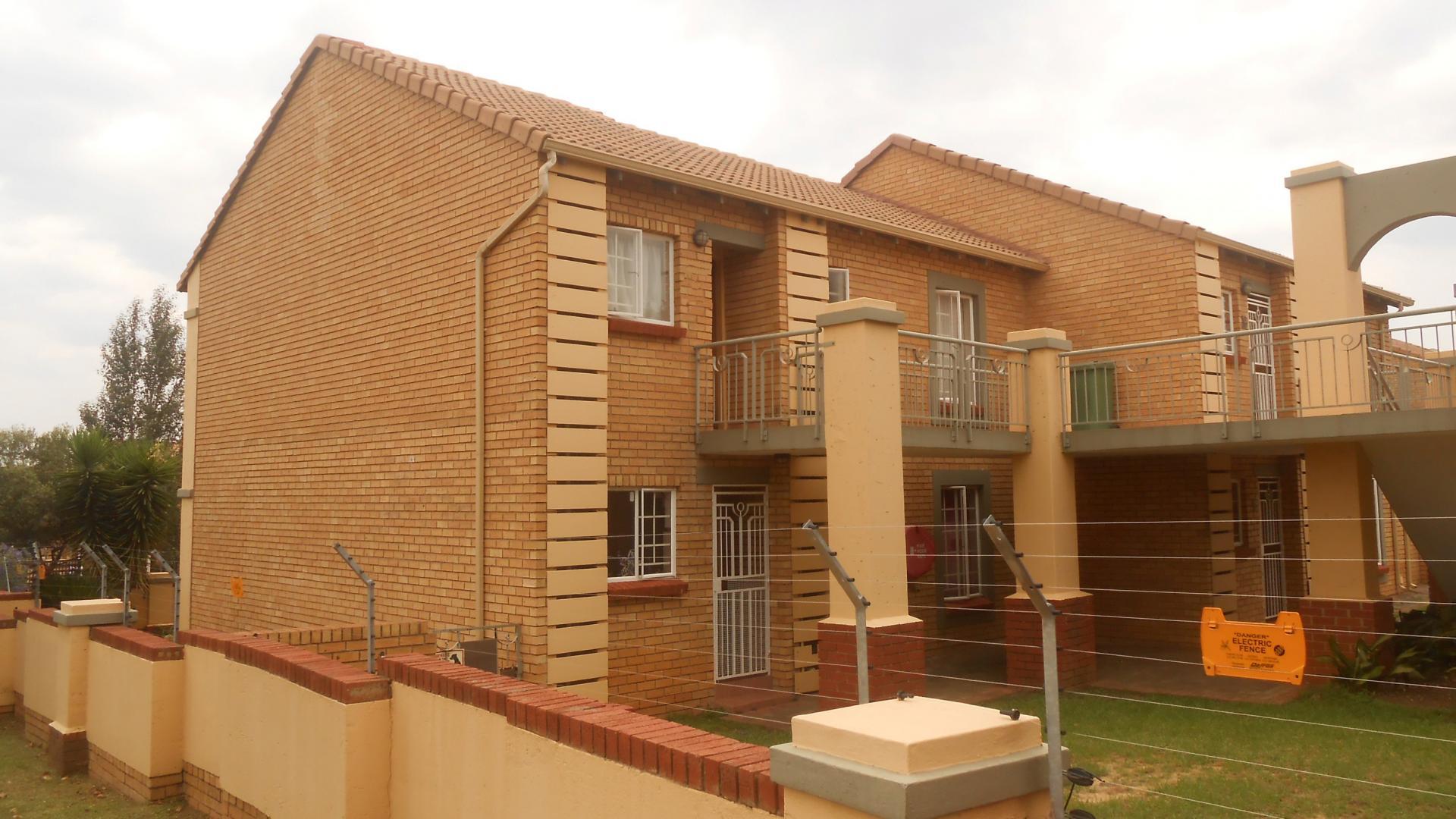 Front View of property in Mooikloof Ridge