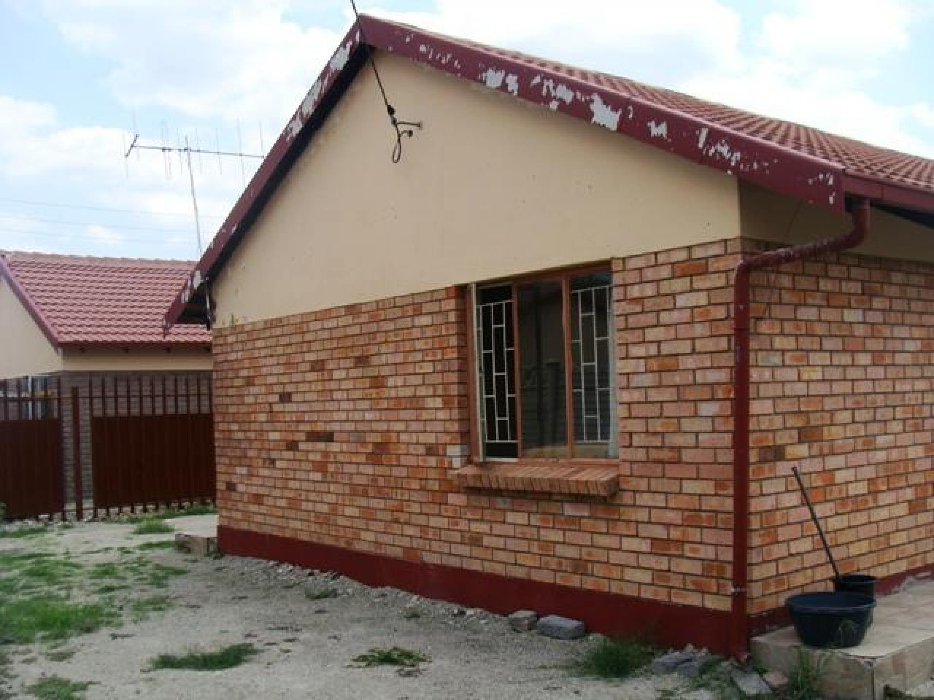 Front View of property in Boitekong