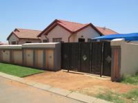 Front View of property in Roodekop