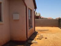 Spaces - 4 square meters of property in Roodekop