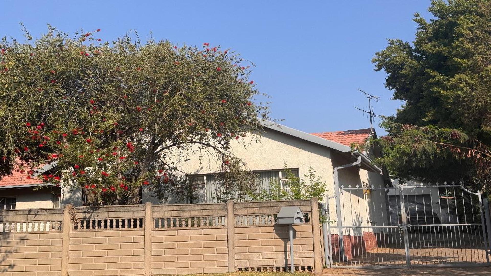 Front View of property in Norkem park