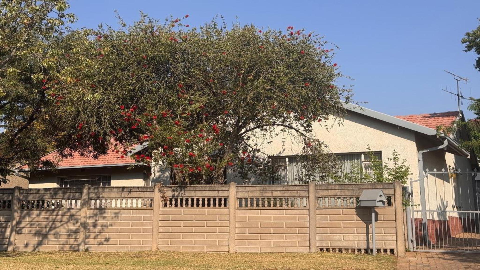 Front View of property in Norkem park