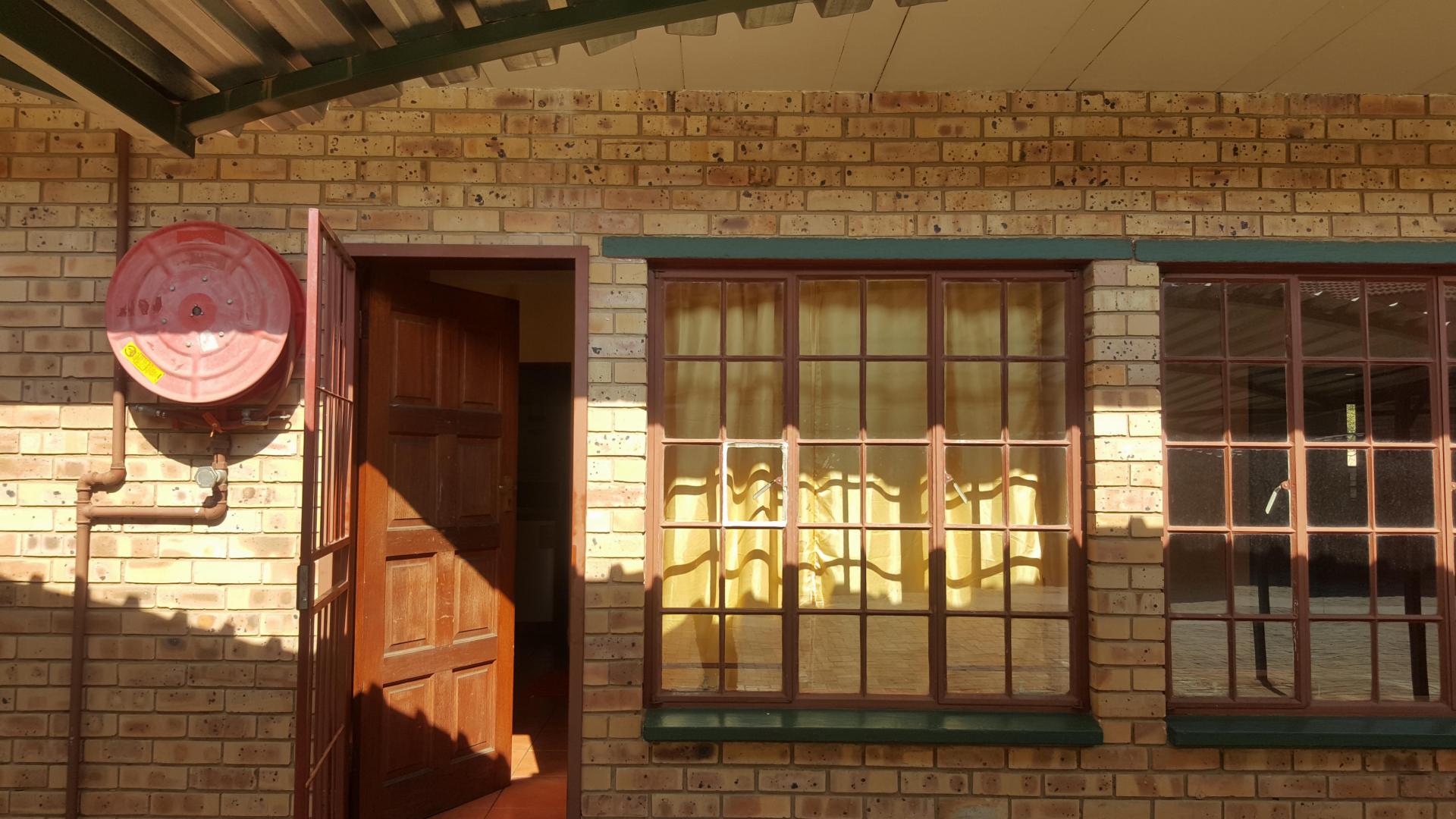 Front View of property in Die Bult