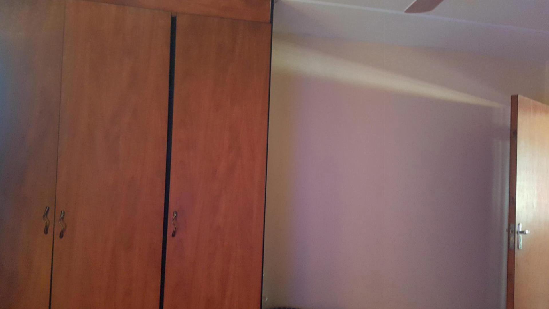 Bed Room 2 - 11 square meters of property in Die Bult