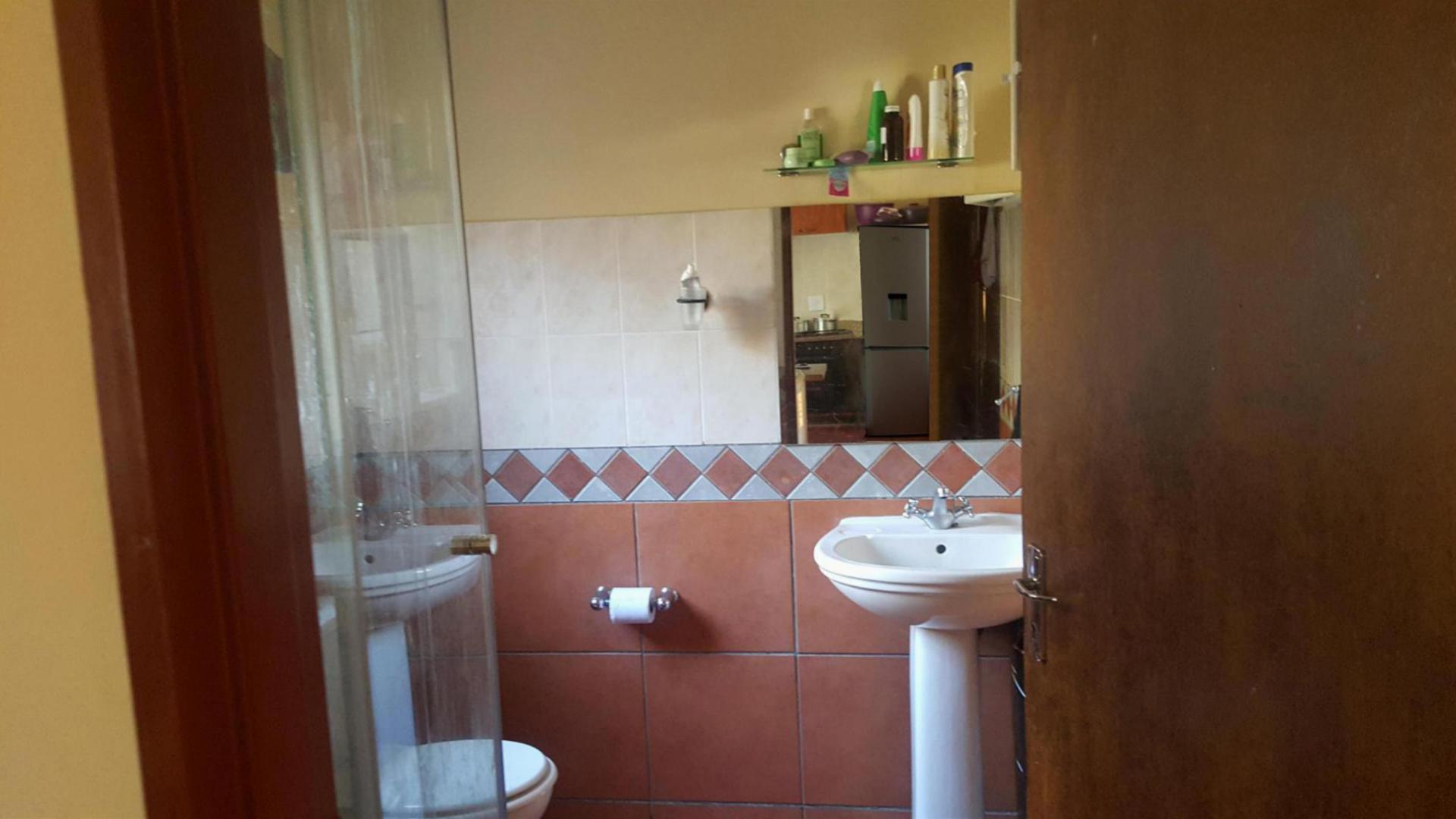 Main Bathroom of property in Die Bult