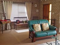 Lounges - 35 square meters of property in Mossel Bay