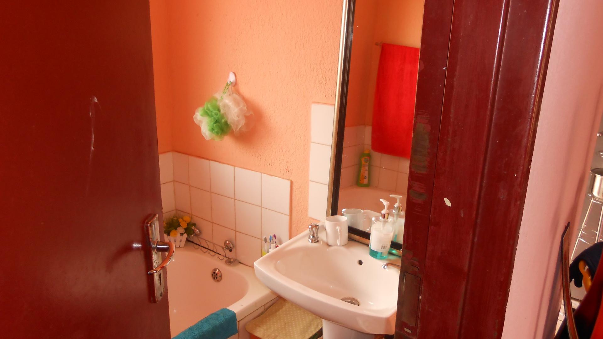 Bathroom 2 - 2 square meters of property in 