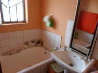 Bathroom 1 - 2 square meters of property in 