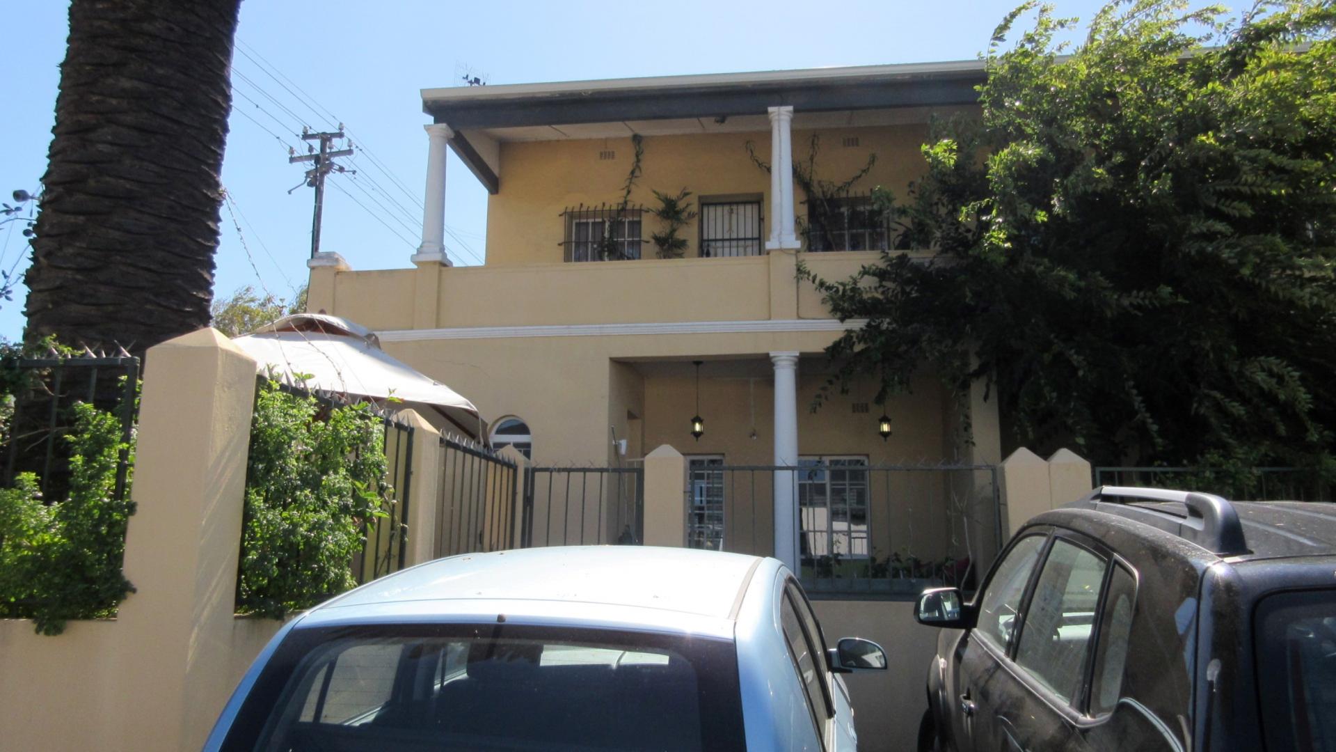 Front View of property in Rosebank - CPT
