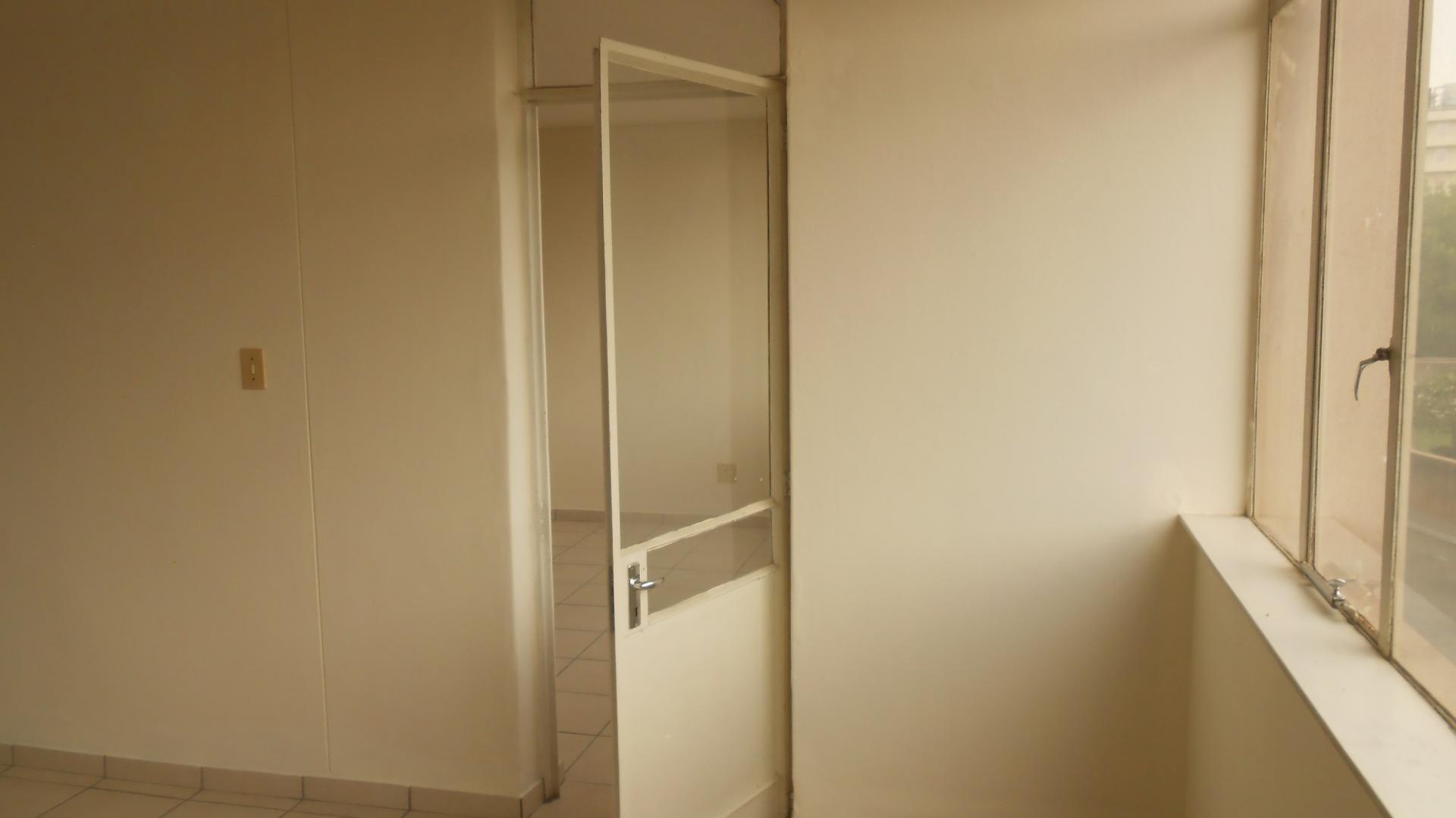 Main Bedroom - 25 square meters of property in Sunnyside