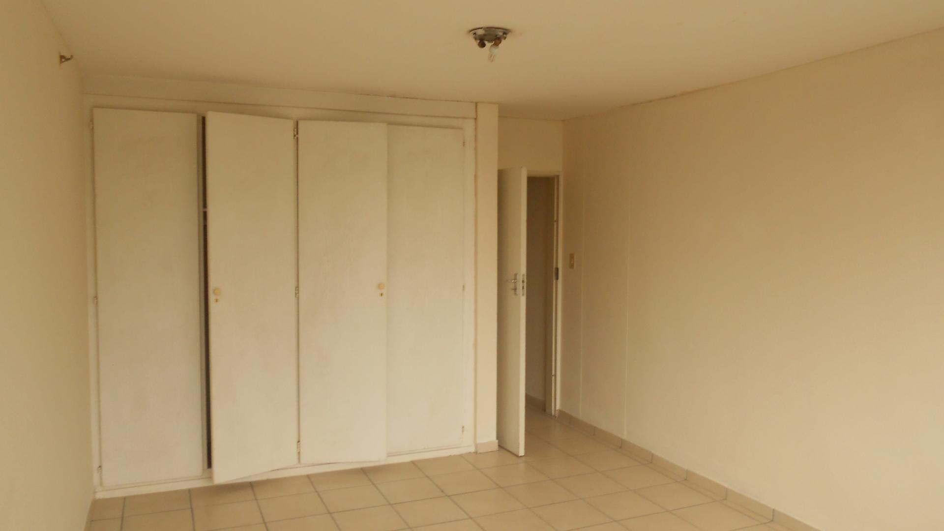 Main Bedroom - 25 square meters of property in Sunnyside