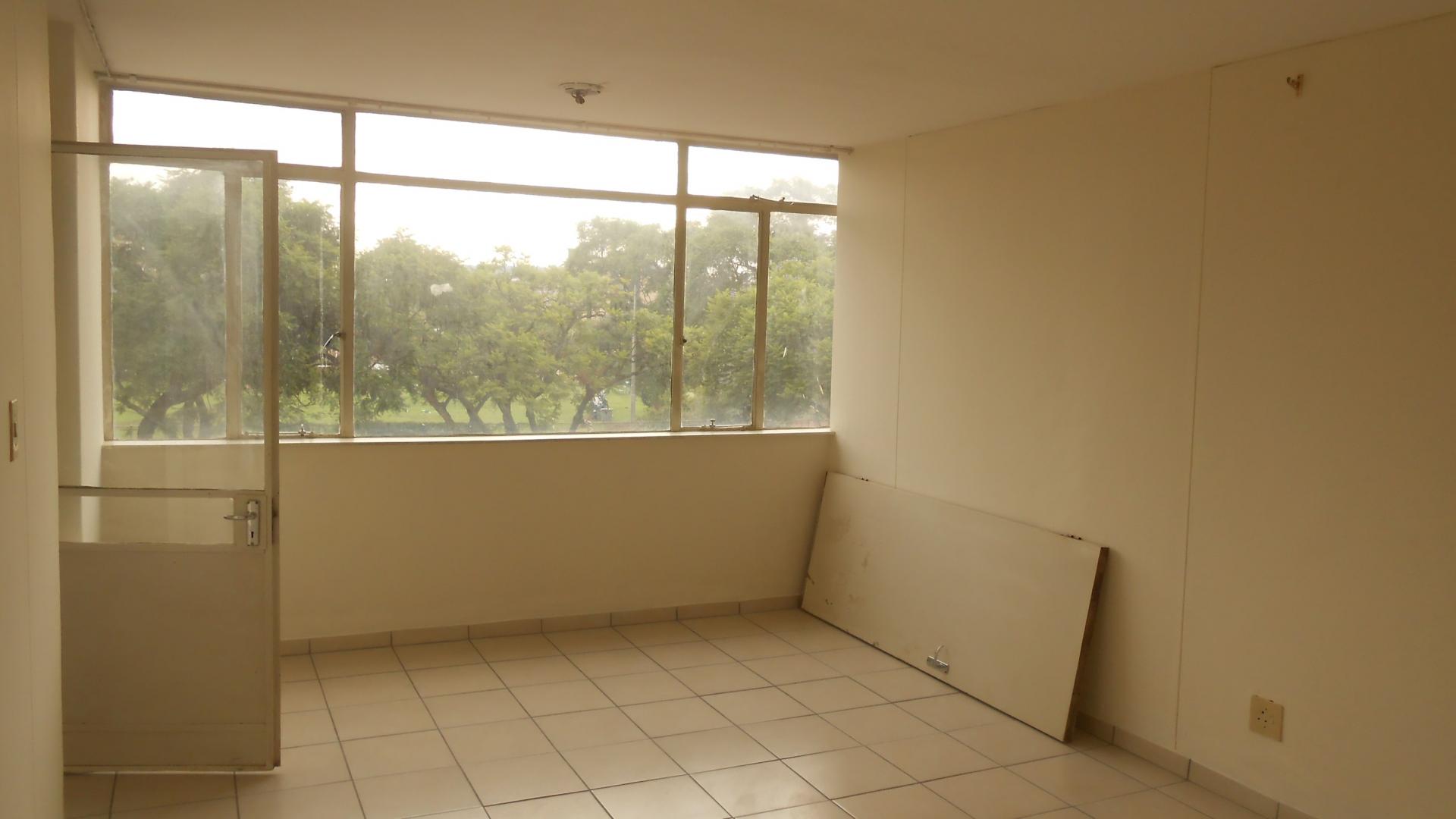 Main Bedroom - 25 square meters of property in Sunnyside
