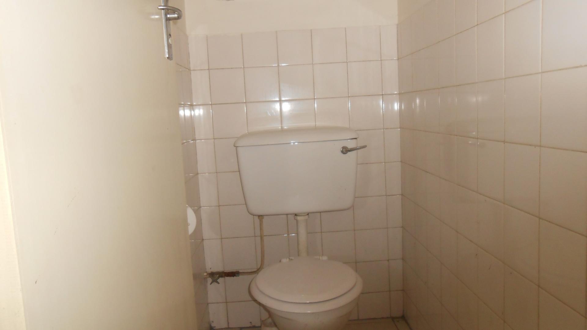 Guest Toilet - 2 square meters of property in Sunnyside