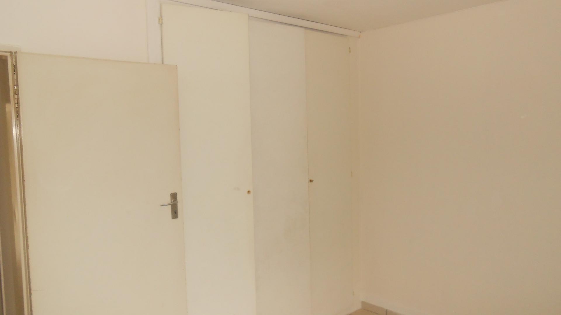 Bed Room 1 - 17 square meters of property in Sunnyside