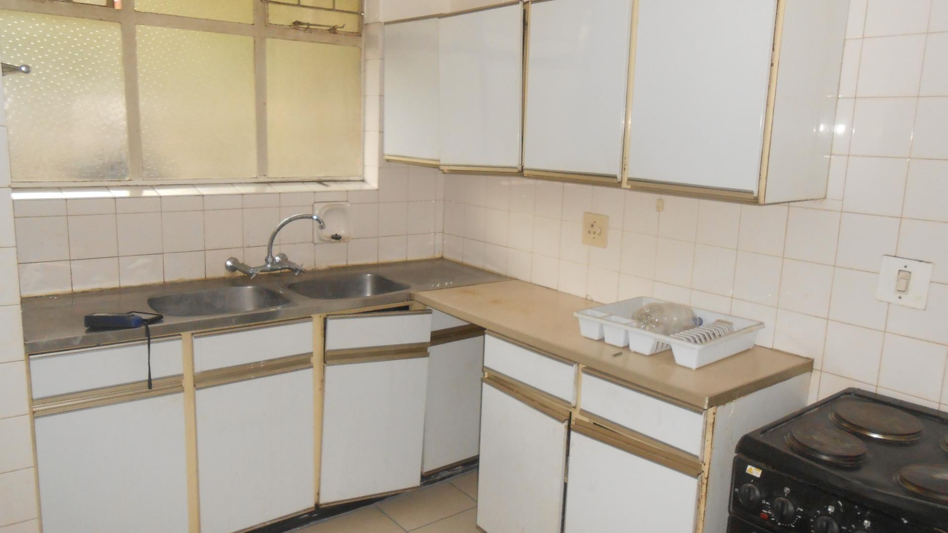 Kitchen - 11 square meters of property in Sunnyside