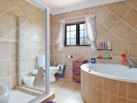 Bathroom 3+ - 9 square meters of property in Six Fountains Estate