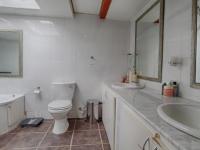 Bathroom 1 - 15 square meters of property in Magaliesburg