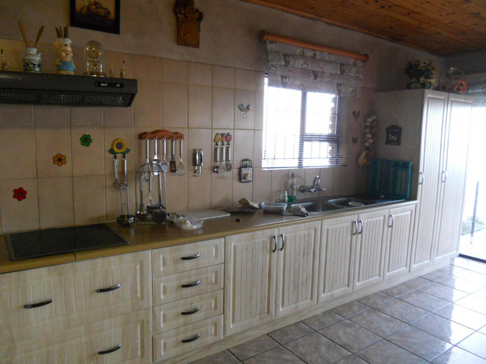 Kitchen - 36 square meters of property in Mossel Bay