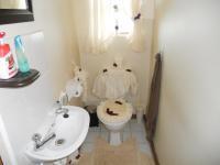Guest Toilet - 6 square meters of property in Mossel Bay