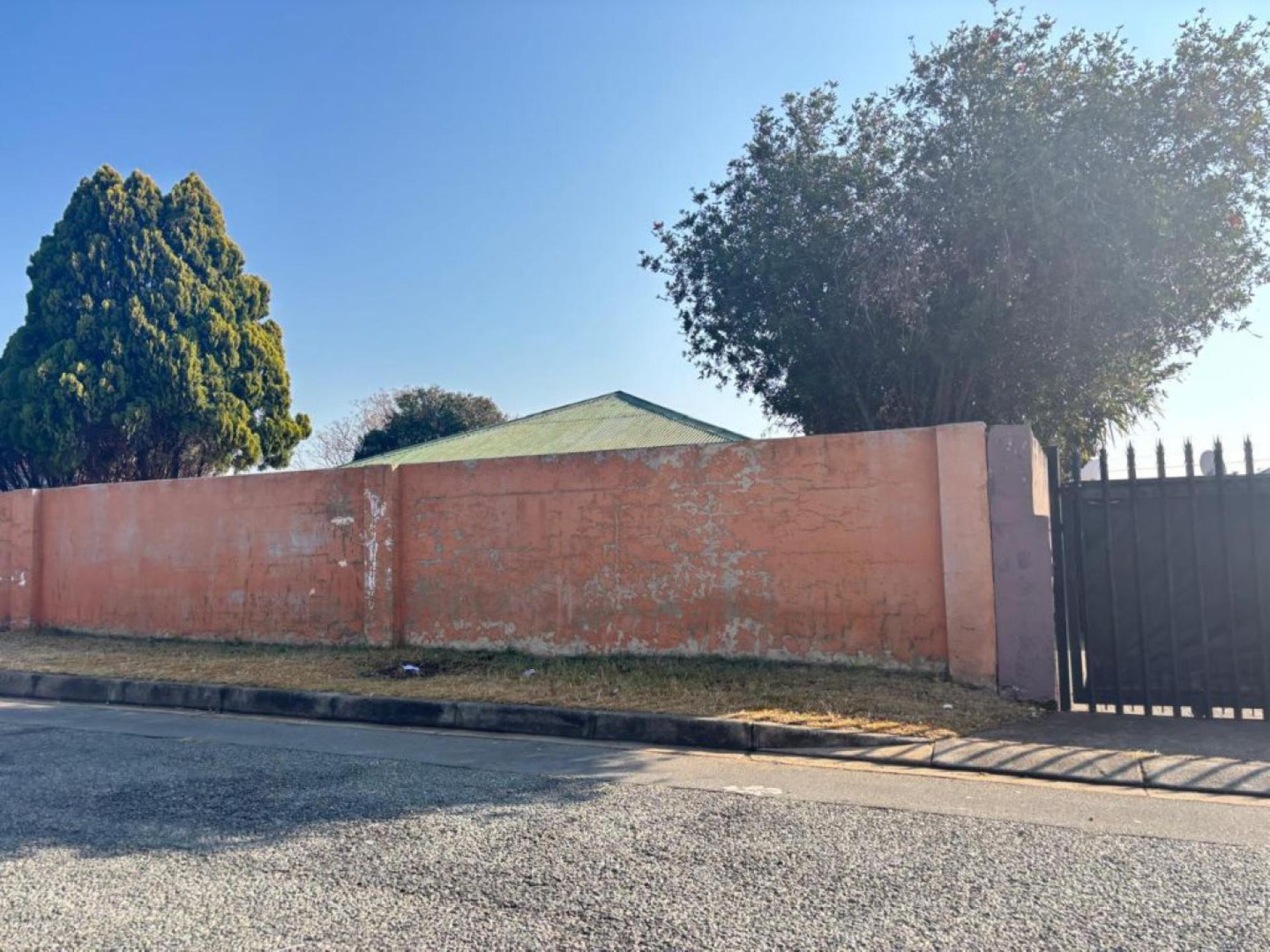Front View of property in South Hills
