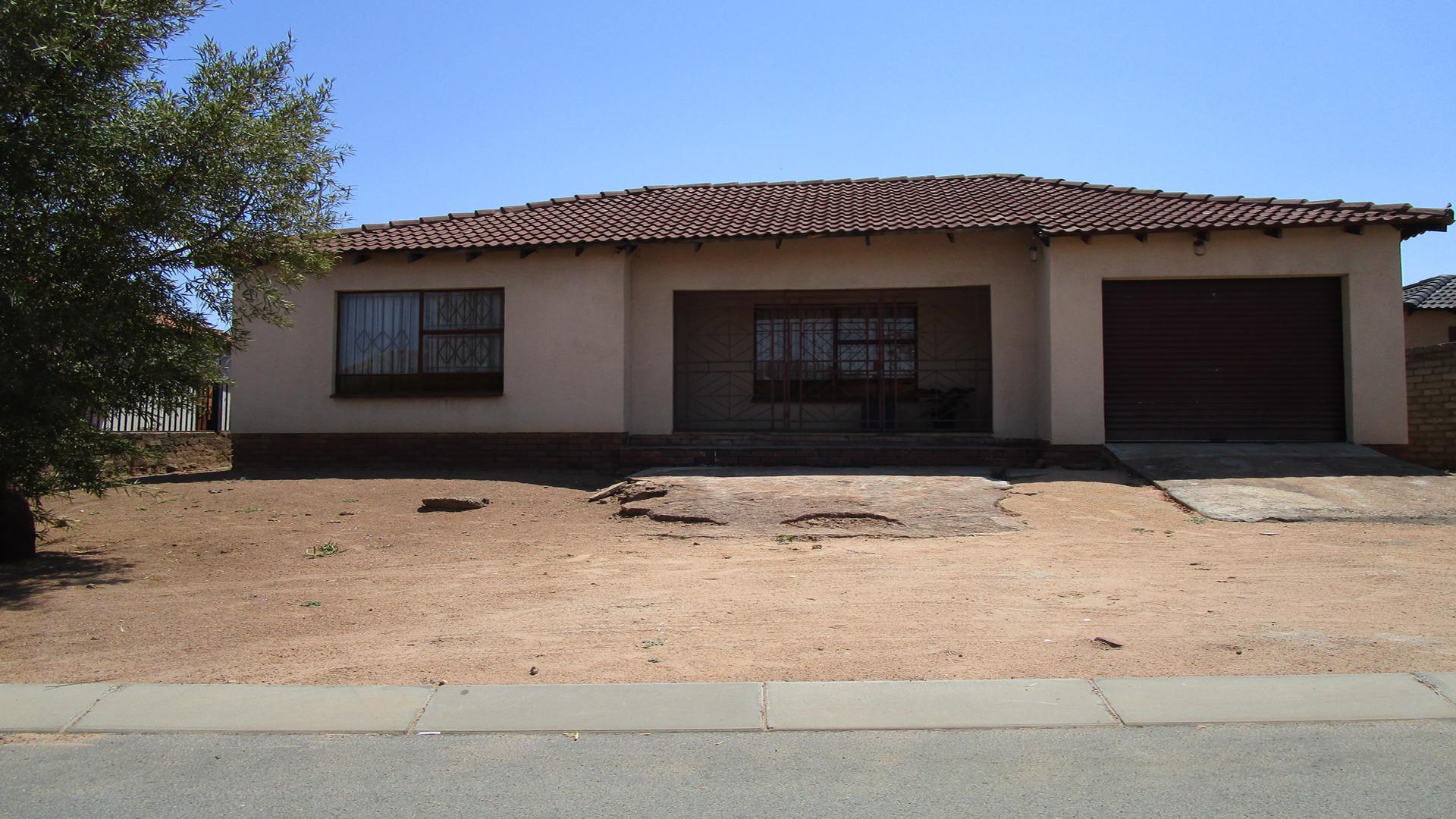 Front View of property in Mabopane