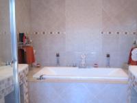 Main Bathroom - 22 square meters of property in Bergsig - Heidelberg